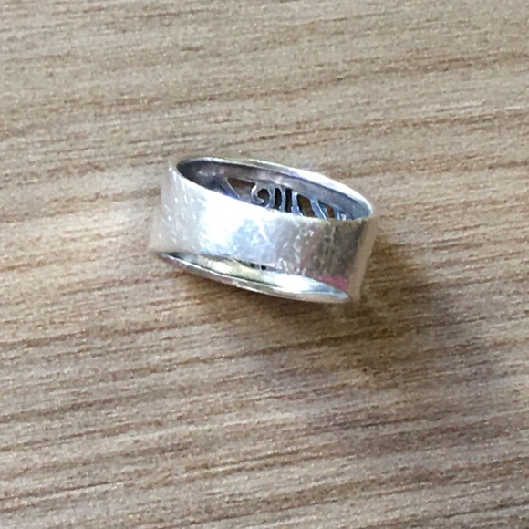 .925 Sterling Silver and Marcasite Ring - Picture 5 of 8